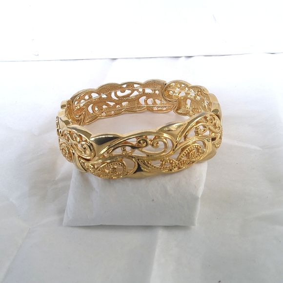 Gold Tone Filigree Stretch Cuff/Bracelet - Picture 1 of 1